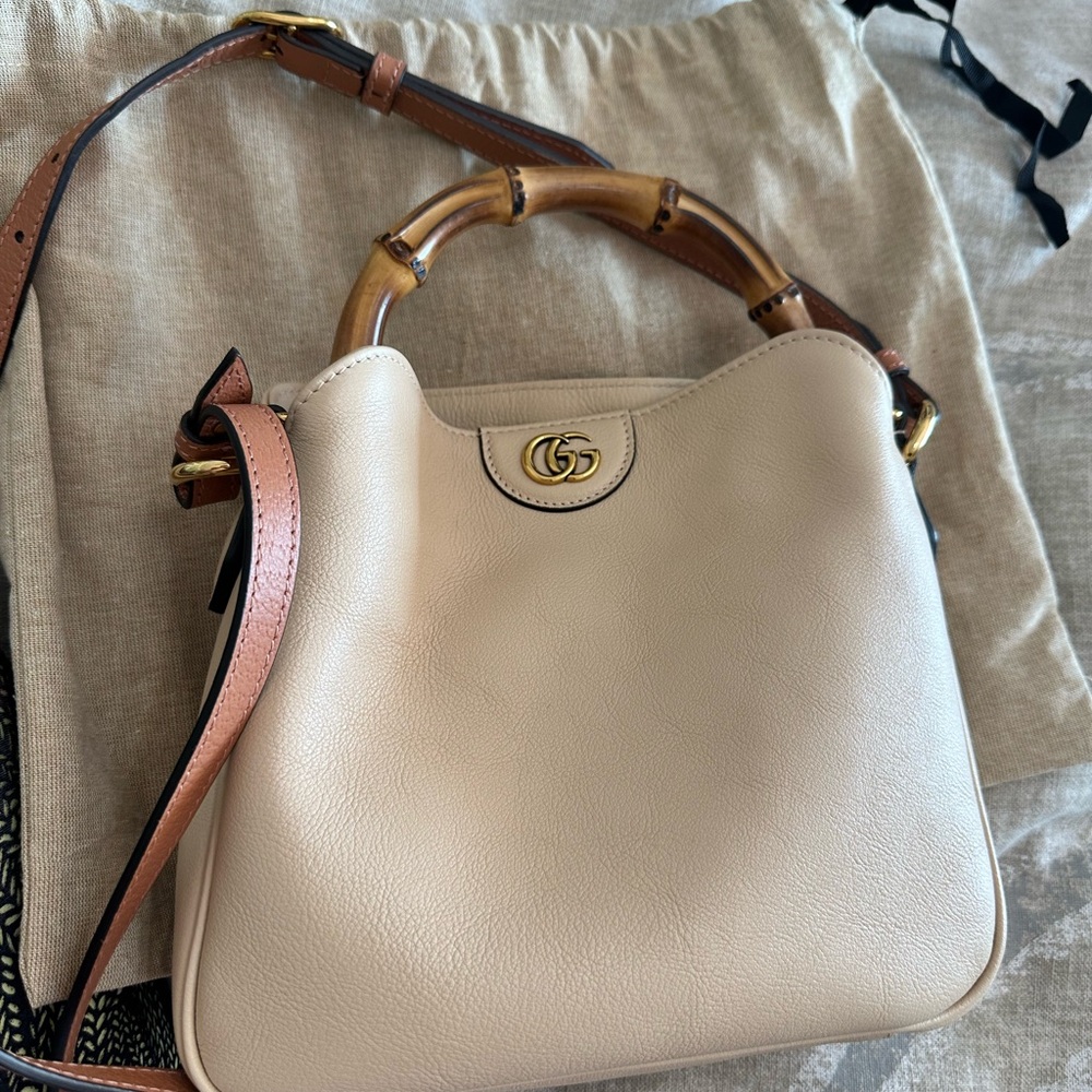 Gucci Cream Leather Shoulder Bag with Bamboo Accent